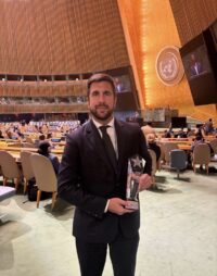 Enrique Riquelme recibe el Premio de Impacto Iberoamericano 2026 en el marco de la Asamblea de la ONU